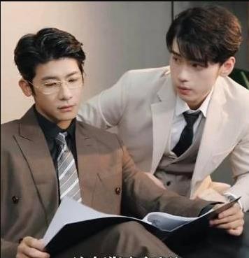 破產(chǎn)后，我成了死對(duì)頭的秘書(全集)